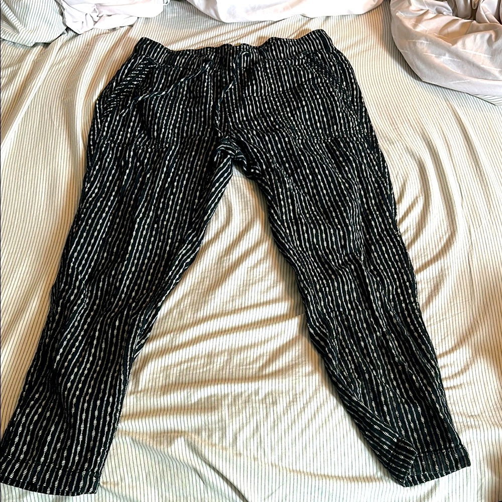Old Navy Black and White Patterned Pants